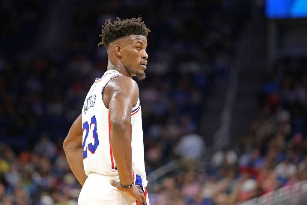 包含今晚波士顿凯尔特人调整名单以备法国杯，内部沟通环节打磨，目标明确，赛季目标并未改变的词条