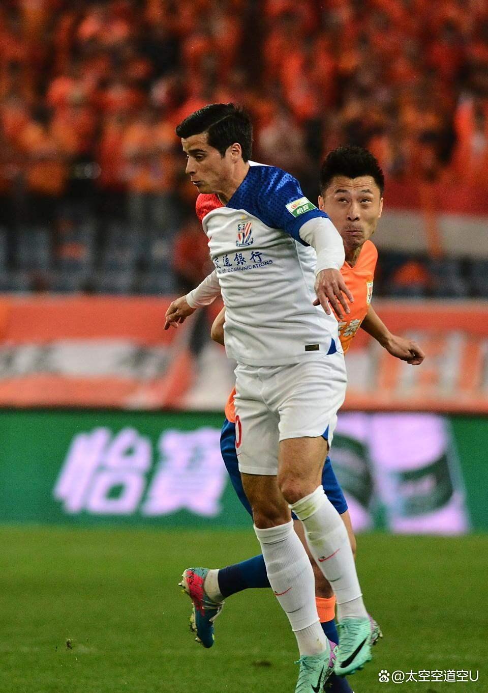 清晨突围战来临；上海申花围绕法甲止住颓势；气氛紧张；训练强度明显提升的简单介绍